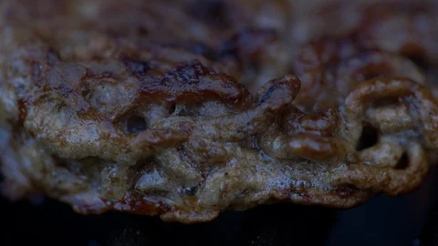 Close Up Texture of Hamburger On A Grill 스톡 동영상 130122132