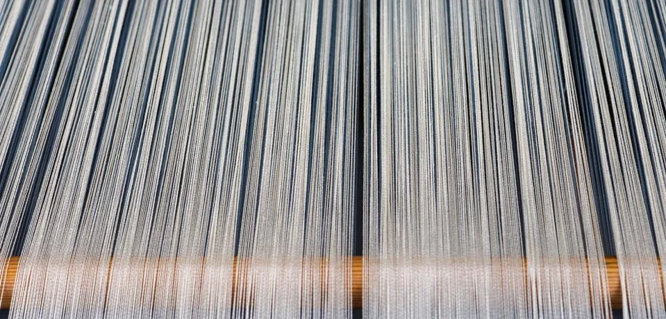 Close up texture of a lot of threads in a weaving machine called a loom Foto stock