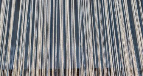 Close up texture of a lot of threads in a weaving machine called a loom Foto stock