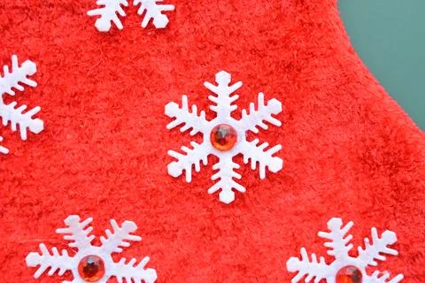 Close up texture of red wool textile with white snowflake on green backgrou.. Stock Photos