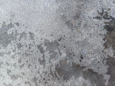 Close Up Texture of Shattered Ice Crystals on Frozen Water Foto stock