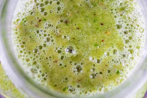 Close-up on the texture of a smoothie in a mug, bubbles of liquid, top view. Foto stock