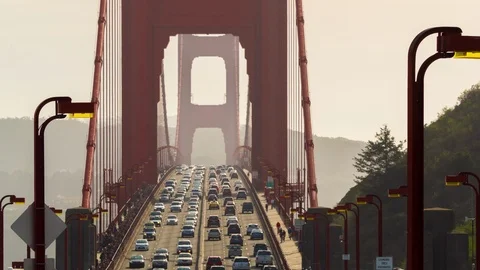 Close up Timelapse facing the Golden Gate Bridge - big crowd and traffic 動画素材 87948929