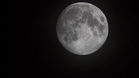 Close up timelapse of moon rising on the dark sky Video stock 92017356