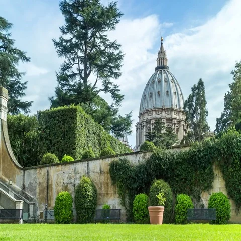 Close-up Timelapse of Saint Peter's basilica Dome from Vatican Museum backyard 스톡 동영상 69541372