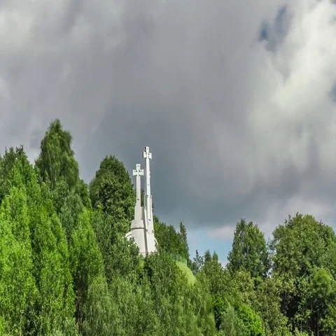 Close-up timelapse of three crosses in Vilnius, Lithuania. Stockbeeldmateriaal 69546527