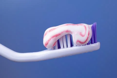 Close-up of a toothbrush with toothpaste on it Foto stock