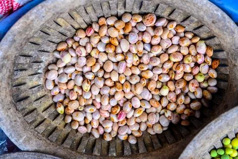 A close up top view of fresh raw pinto beans inside a traditional wicker ba.. Stock Photos