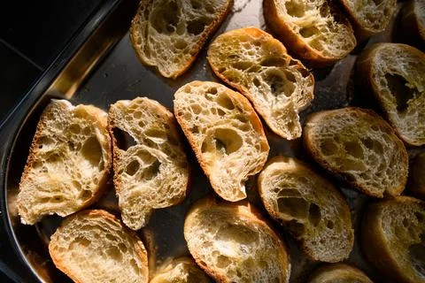 Close-up top view of slices of bread baguette on a tray 스톡 사진