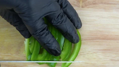 Close up Top-view Speed, Method to mince green bell pepper to be in a dice Видео 136806837