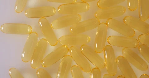 Close up top view: Vitamins supplements pills omega 3. Fish oil capsules. 4k Vídeo Stock 108100850