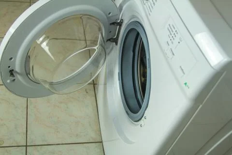 Close up top view of a washing machine door in operation Stock-Fotos