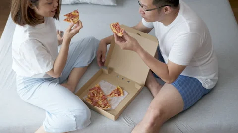 Close up Top view : Young attractive happy asian married couple eat pizza 스톡 동영상 139322580