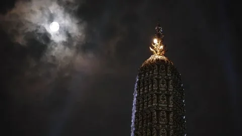 Close up of the top of Wat Arun or Temple of Dawn, the famous tourist landmark Stock Footage 295836346