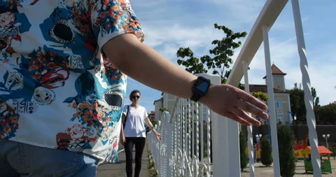Close up tracking shot  hands of female same-sex couple 库存影片 135714697