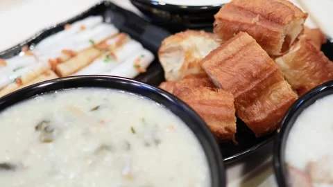 Close up of traditional Cantonese breakfast with congee and fried dough stick Vidéo 333768776