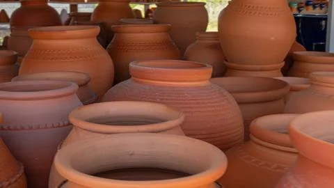 Close up of traditional earthenware ceramic pots and terracotta vases at ar.. Foto stock
