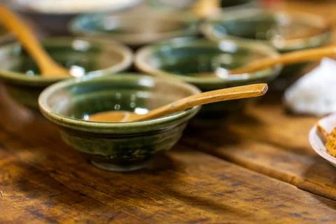 Close-up of traditional Hakka tea-drinking utensils in Miaoli: green cerami.. Fotos Stock