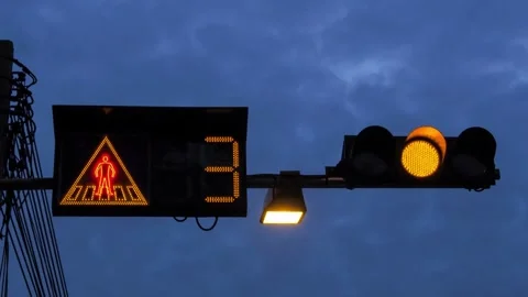 Close-up of a traffic light shifting from yellow to red in a city environment Stock-Footage 256738676