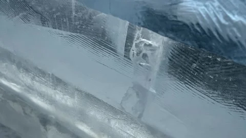 Close-Up Transparent Ice Block with Textured Patterns and Frozen Air Bubbles Vidéo 342028089
