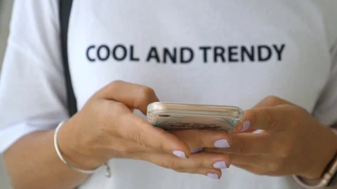 Close-Up Of Trendy Female Hands Using Smartphone Stockbeeldmateriaal 93352497