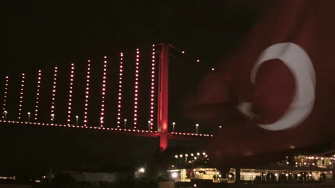 Close-up of the Turkish flag on a ship at night Vidéo 116206817