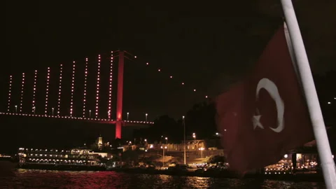 Close-up of the Turkish flag on a ship at night Vidéo 116206987