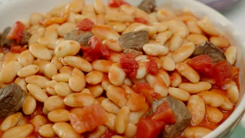 Close Up of Turkish White Bean Stew with Meat and Tomato in Bowl 4K Vídeos de archivo 347364538