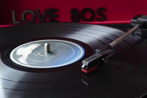 Close up to a turn table needle playing a LP vinyl disc with turn table 스톡 사진