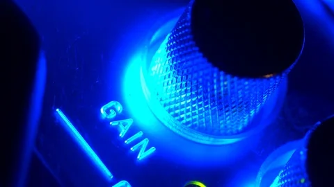 Close-up turning button gain of control panel on amplifier sound with flashing Vídeos de archivo 103548550