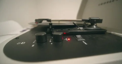 Close Up of Turntable Knobs Playing Vinyl Album 스톡 동영상 211920637