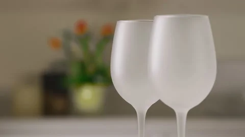 Close-up of two empty wine glasses in the kitchen. White wine glasses. Smooth Vídeo Stock 173569053