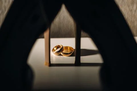 Close-up of two gold wedding rings for a wedding Fotos Stock