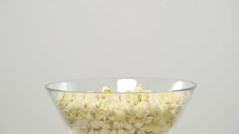 Close up Two hand are friend eat popcorn in bucket isolated on white background. Stock-Footage 144654201
