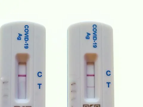 Close-up of two lateral flow test results, one negative, one positive Stock Photos
