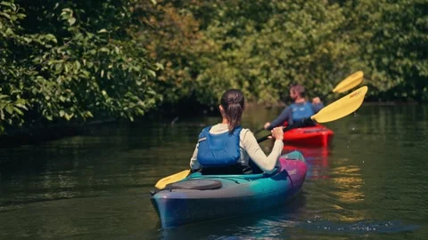 Close Up Two People on Kayaks on River in Oregon Washington Columbia Gorge Видео 280702224