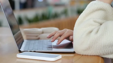 Close-up of typing hands Vídeo Stock 346158346