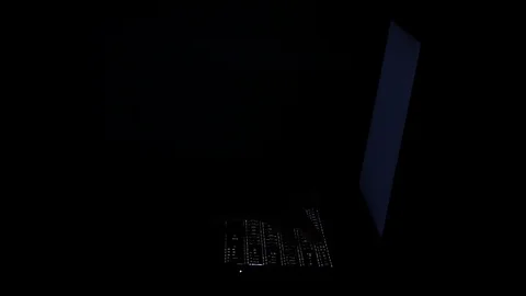 Close up  typing keyboard laptop computer black screen on the table in the da Vidéo 89381662