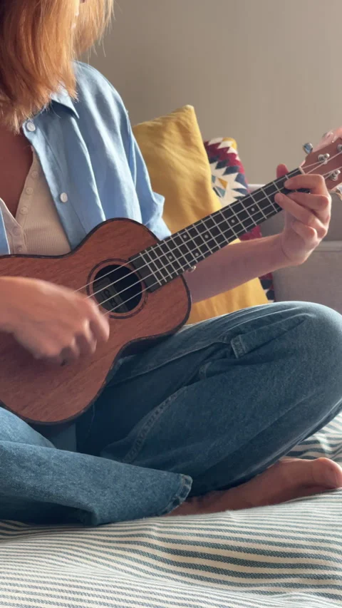 Pop Guitaric Video Stock Videos – Royalty-Free HD & 4K Videos