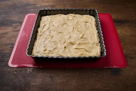 Close up uncooked raw pie, cake, tart dough. Preparring plum cake or pie Foto stock