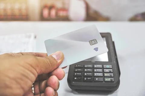 Close up of unrecognizable customer doing a contactless payment Foto stock