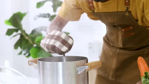 Close up unrecognizable man hands making hot delicious soup in kitchen usin.. Stock-Footage 255416817