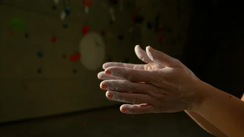 CLOSE UP: Unrecognizable woman claps her hands after chalking up at climbing gym Video stock 135281183