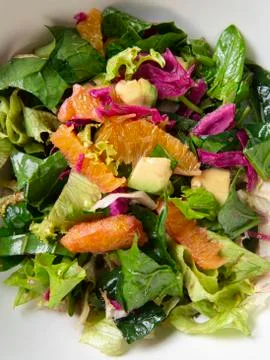 Close uo to an ease to do avocado and orange salad with greens Stock Photos