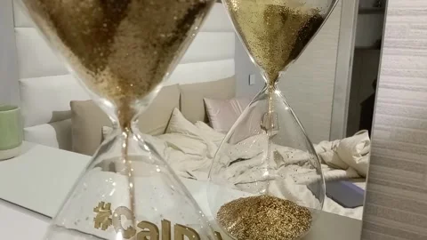 Close uo of a hourglass Stock Footage 289472974