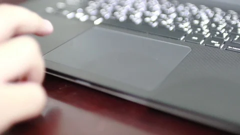 Close up of a user using touchpad (trackpad) of a laptop with bokeh Vídeo Stock 102190230