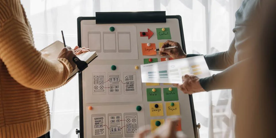 Close up ux developer and ui designer brainstorming about mobile app interface Foto stock
