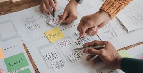Close up ux developer and ui designer brainstorming about mobile app interface Foto stock