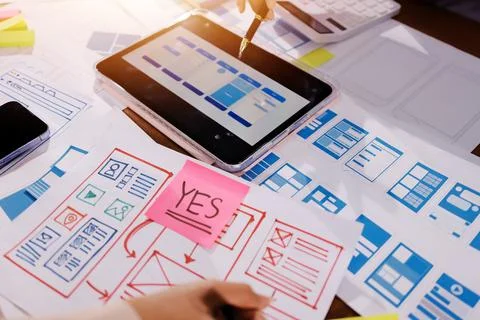 Close up ux developer and ui designer brainstorming about mobile app interf.. 스톡 사진