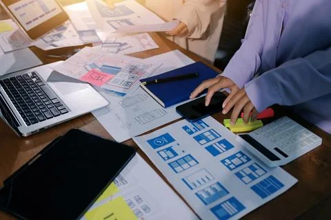 Close up ux developer and ui designer brainstorming about mobile app interf.. Foto stock
